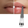 Bálsamo labial hidratante e reestruturante da Ostrifin, com acabamento rosado e textura suave para lábios mais volumosos.