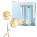 Escova de banho exfoliante para o corpo da marca Pakainn, com cerdas de nylon rosa para limpeza e renovação da pele.