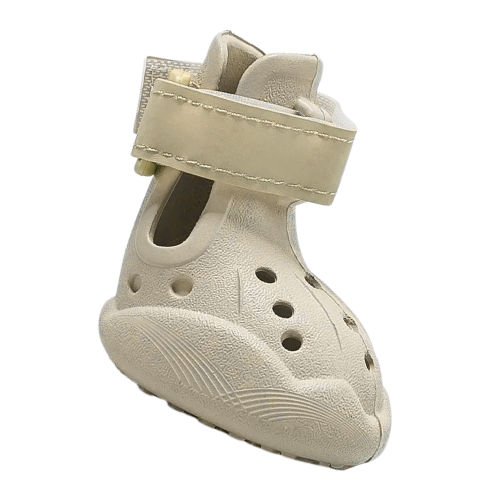 Bota de proteção branca para patas de cães, acessório da marca Sodial, com fechamento ajustável e sola antiderrapante.