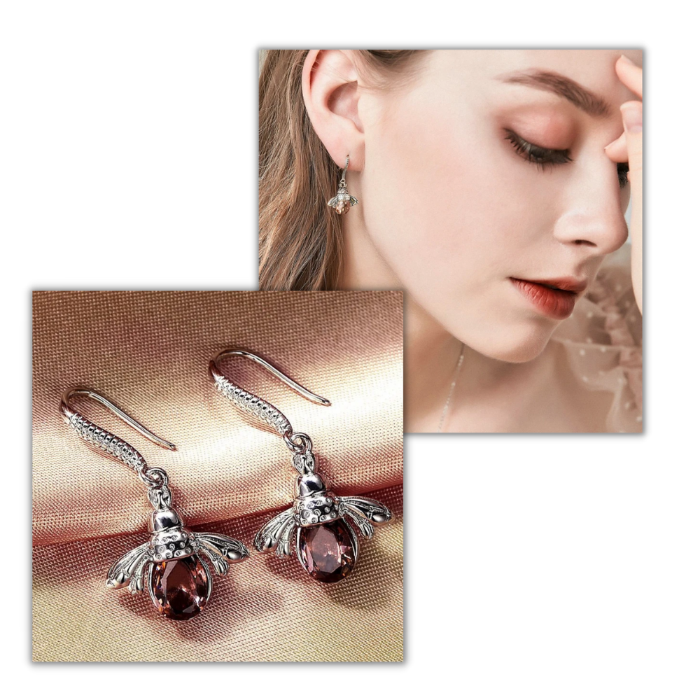 Brincos de ouro Sanume em forma de abelha, detalhes delicados e acabamento brilhante, acessórios elegantes e femininos.