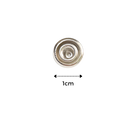 Pack de boutons de pression avec pince de la marque Sharplace pour loisirs créatifs, en gros plan sur les boutons et la pince.