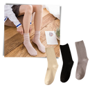 Três pares de meias de algodão com canelado da Sierra Socks, cores creme, preto e marrom, para mulheres, detalhes visíveis.