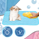 Almofada refrescante de seda para cães da marca Follure, acessório para manter o pet confortável e fresco.