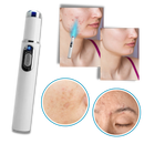 Caneta laser azul da Smallbee para eliminação de manchas, com design compacto e ponta de aplicação visível.