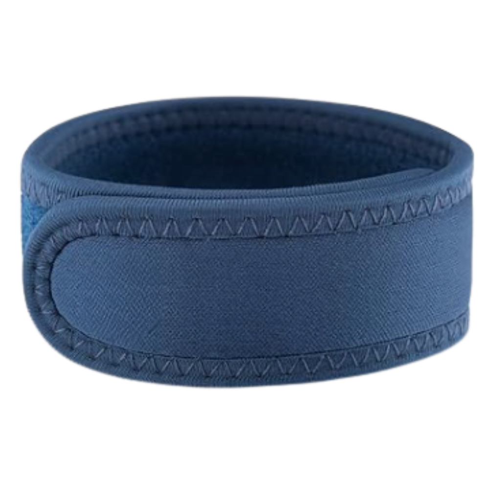 Cintura elástica sem fivela Kuluzego, faixa azul ajustável e confortável, vista lateral com estiramento.