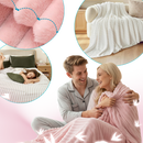 Cobertor de flanela macio e confortável da marca Home, com acabamento nas bordas, ideal para deixar o ambiente aconchegante.