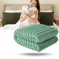 Cobertor de flanela macio e confortável da marca Home, ideal para manter-se aquecido e aconchegante.