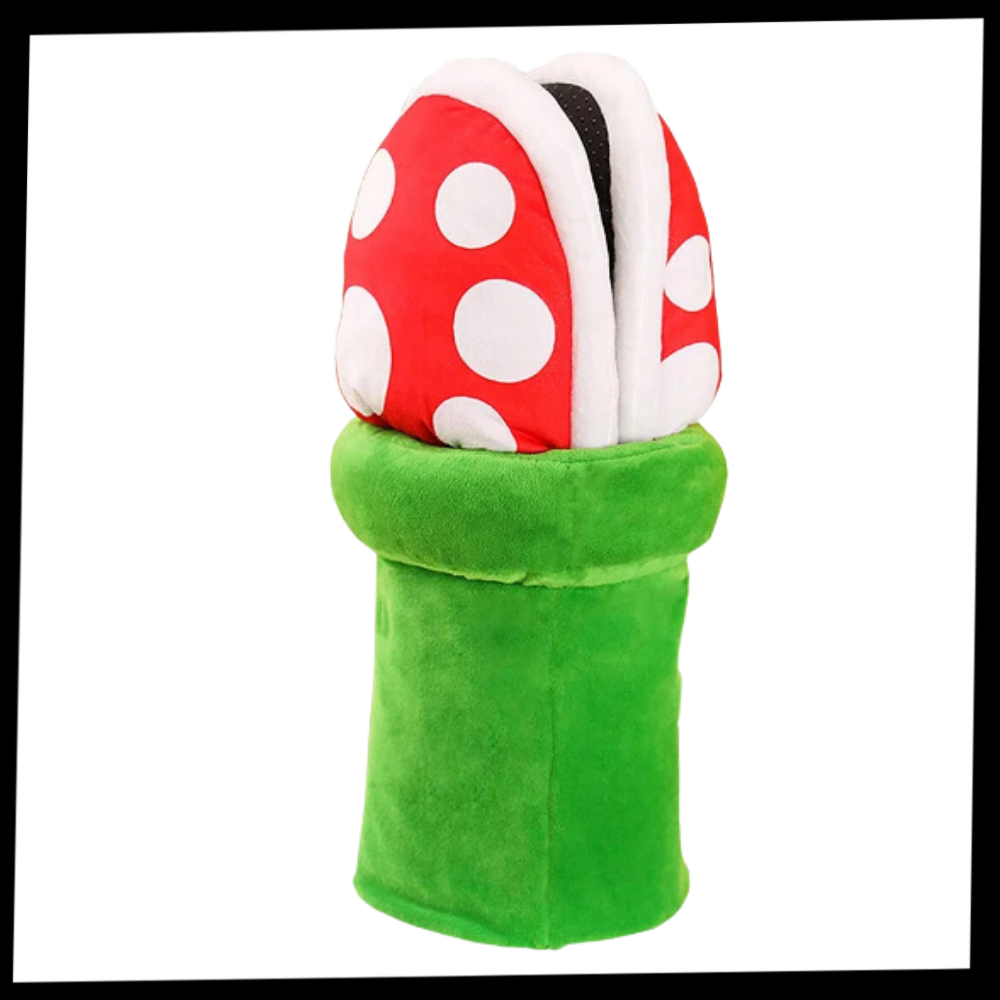 Pantuflas de pelúcia do Mario com planta piranha, estilo confortável, da marca Focusnorm, ideal para fãs de jogos e conforto.