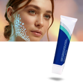 Creme renovadora ao retinol da Tommy Hilfiger, cosmético para cuidados faciais, com embalagem e textura visíveis na imagem.