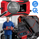 Carregador de bateria inteligente 12V da Tomshoo para veículos, usado em manutenção e decoração de automóveis.