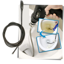 Produto químico Tongina para limpeza de encanamentos, mostrado em embalagem com tubo de aplicação para furadeira elétrica.
