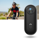 Objetiva para câmera de ação Trail Pro da Sjcam, mostrada na imagem, ideal para filmagens ao ar livre e aventuras esportivas.