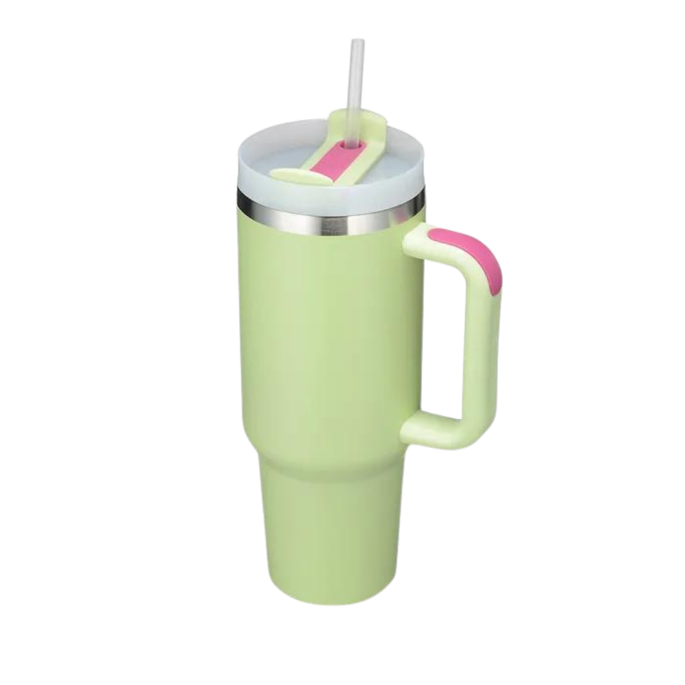 Copo grande para carro com alça da marca Kowaku, artes de mesa, design resistente e prático para bebidas em viagem.