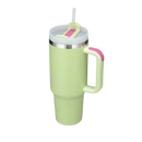 Copo grande para carro com alça da marca Kowaku, artes de mesa, design resistente e prático para bebidas em viagem.
