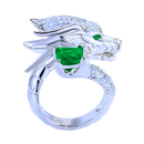 Anel artesanal de prata com design de dragão verde, criado pela marca Saekor, destaque detalhado na imagem.