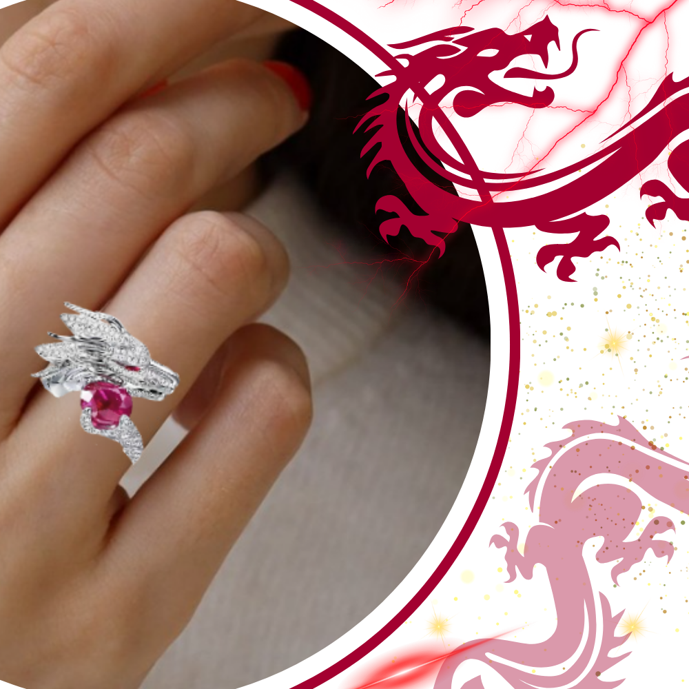 Anel artesanal de prata com design de dragão, feito à mão, da marca Saekor, destaque para o detalhe da figura de dragão.