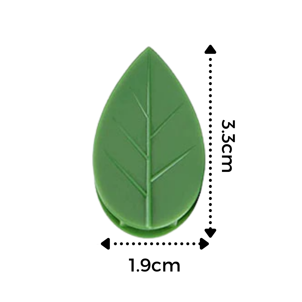 Lote com 20 clipes adesivos em forma de folha para jardinagem, marca Urban Green Home, em uso em plantas.