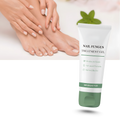 Gel fortificante e hidratante para unhas da Vakind, com textura transparente e aplicador, promovendo unhas mais fortes e saudáveis.