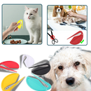 Démêloir multifuncional para animais de estimação da marca Linmoua, mostrando sua eficácia na escovação e desembaraço de pelos.