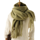 Cachecol feminino Sodial em verde militar, tecido aconchegante, ideal para frio e estilo casual.