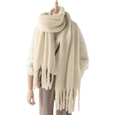 Cachecol feminino Sodial, tecido macio e aconchegante na cor branco leite, ideal para estilo confortável e elegante.