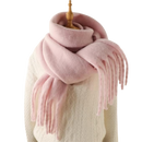 Cachecol feminino Sodial, tecido macio e aconchegante na cor rosa sakura, ideal para looks elegantes e confortáveis.