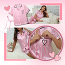 Pijama feminino de seda rosa da marca Ouuobag, confortável e elegante, ideal para dormir ou relaxar.