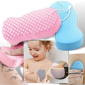 Esponja exfoliante suave para o corpo da marca Ybeny, feita de material macio e indicado para cuidados com a pele.