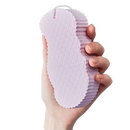 Esponja exfoliante suave para o corpo da marca Ybeny, de cor cinza, ideal para cuidados de pele e limpeza corporal.