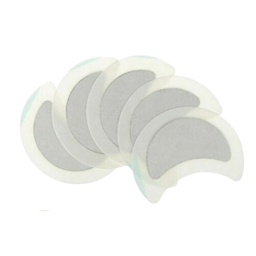 Cinco patches lymphatiques à base de plantes Ykohkofe pour réduire la transpiration, visibles appliqués sur la peau.