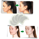 Patchs lymphatiques à base de plantes Ykohkofe, cosmétiques anti-transpiration, montrés sur une main avec emballage.