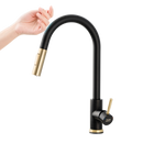 Robinet de cuisine Zovajonia flexible avec capteur, finition noir doré, pièce de plomberie moderne et pratique.